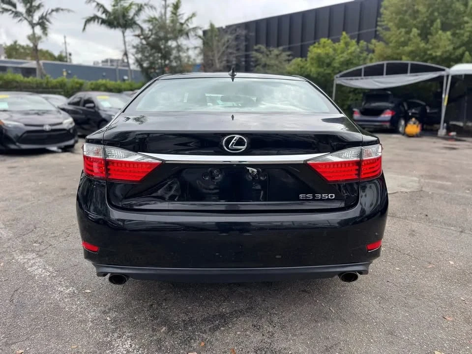 2015 Lexus ES 6th Gen - Image 5 of 9