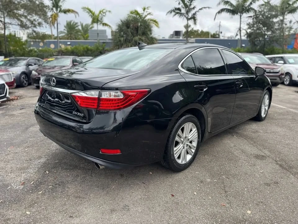 2015 Lexus ES 6th Gen - Image 6 of 9