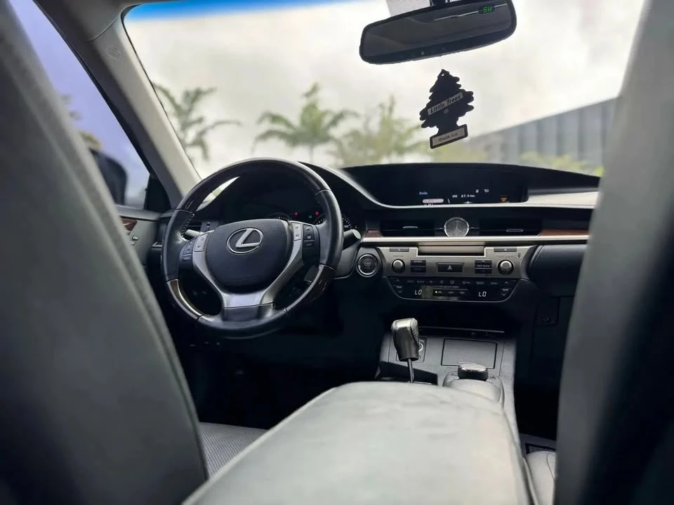 2015 Lexus ES 6th Gen - Image 7 of 9
