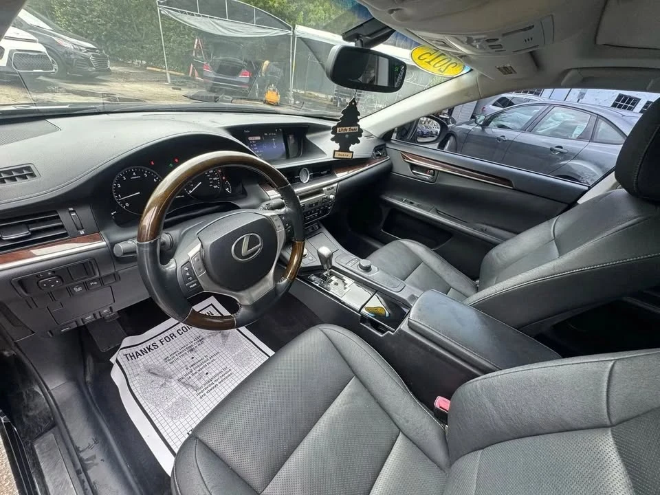 2015 Lexus ES 6th Gen - Image 8 of 9