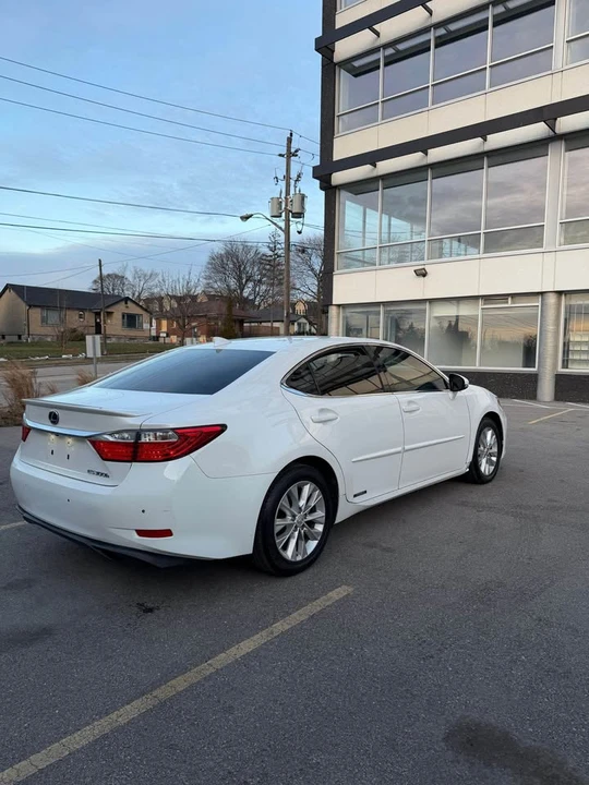 2015 Lexus ES 6th Gen - Image 7 of 11