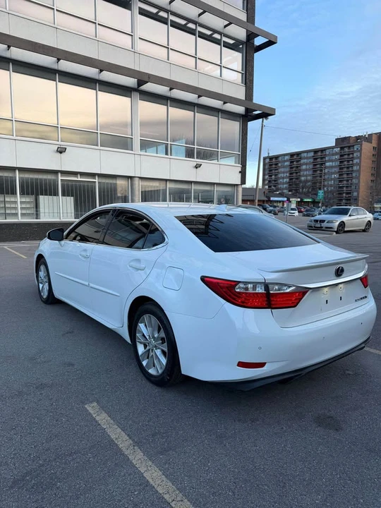 2015 Lexus ES 6th Gen - Image 6 of 11