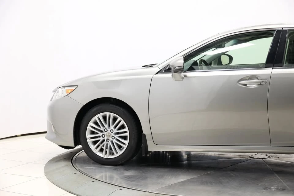 2015 Lexus ES 6th Gen - Image 7 of 20