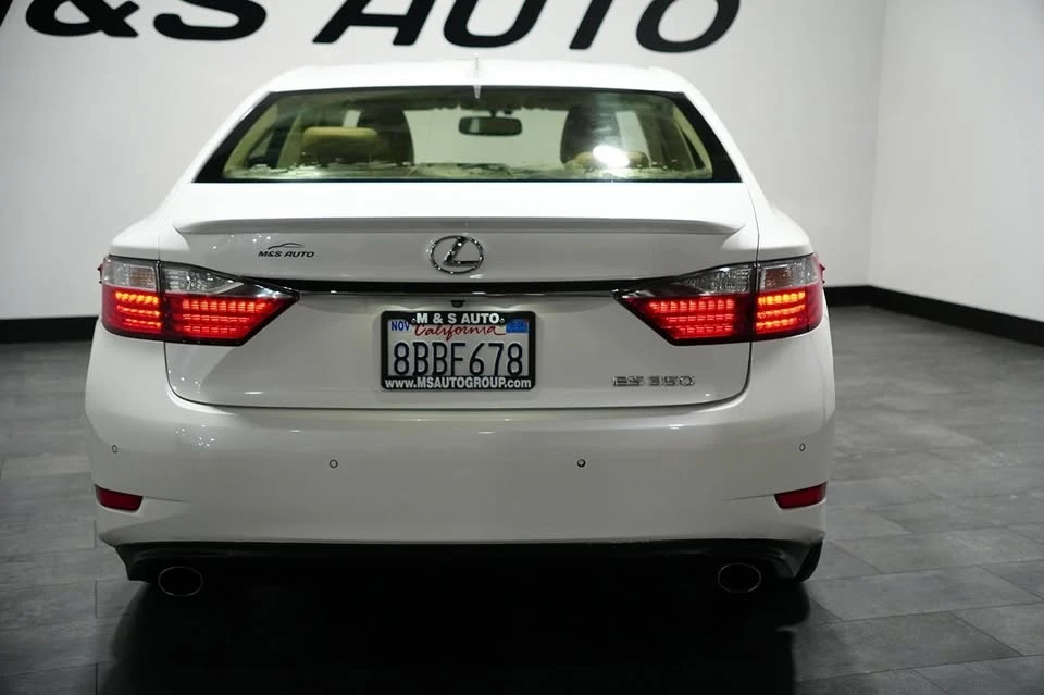 2015 Lexus ES 6th Gen - Image 11 of 20