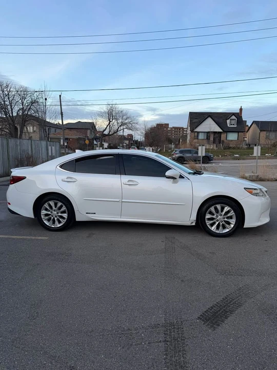 2015 Lexus ES 6th Gen - Image 4 of 11