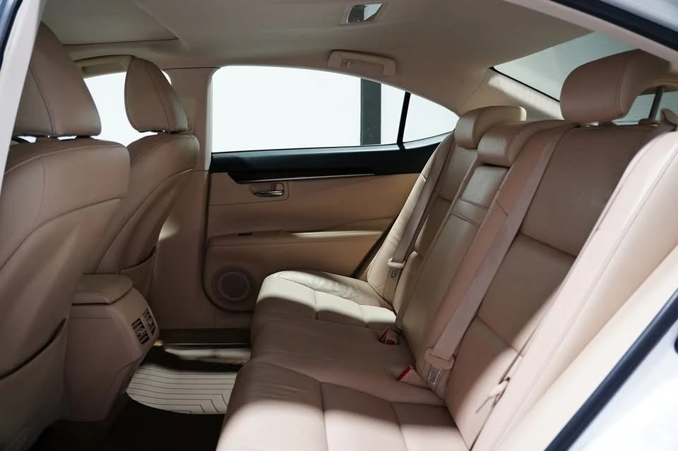 2015 Lexus ES 6th Gen - Image 18 of 20