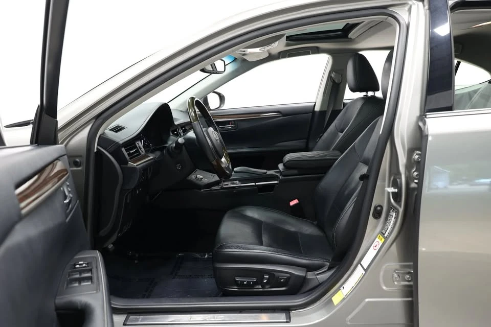 2015 Lexus ES 6th Gen - Image 12 of 20