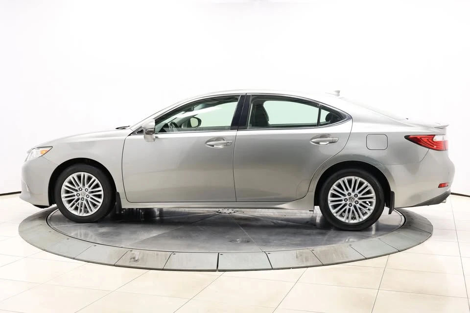 2015 Lexus ES 6th Gen - Image 8 of 20