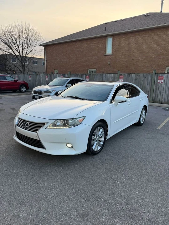 2015 Lexus ES 6th Gen - Image 2 of 11