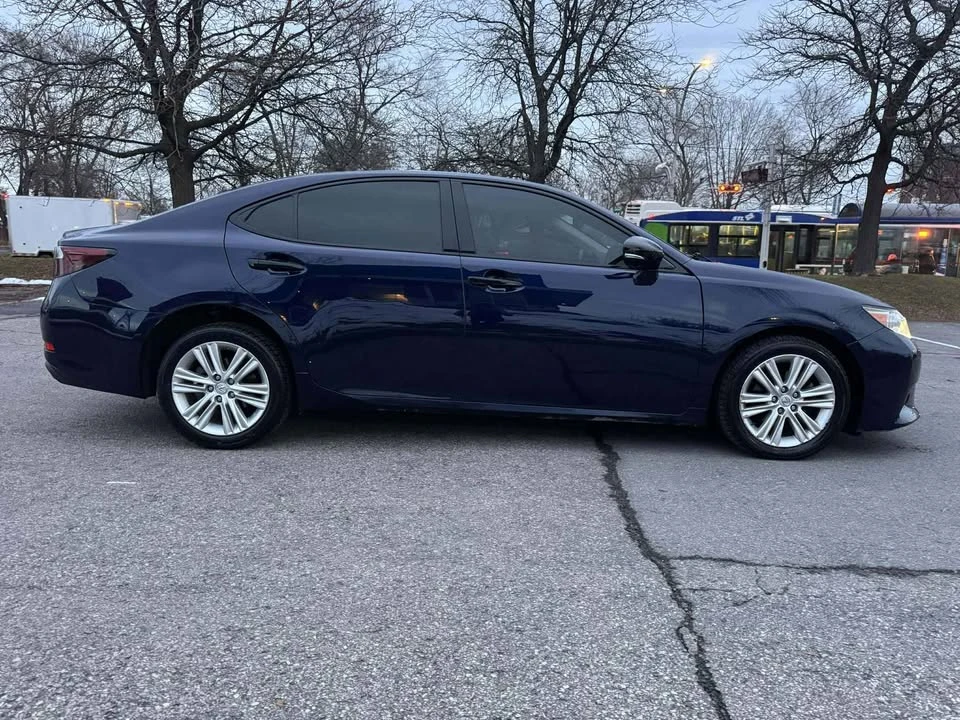2015 Lexus ES 6th Gen - Image 3 of 10