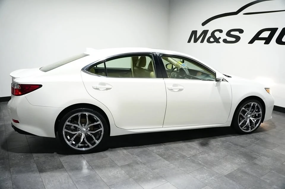 2015 Lexus ES 6th Gen - Image 9 of 20
