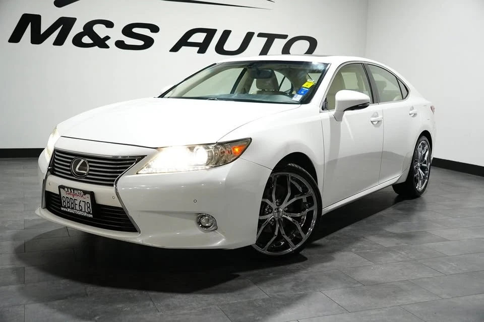 2015 Lexus ES 6th Gen - Image 2 of 20