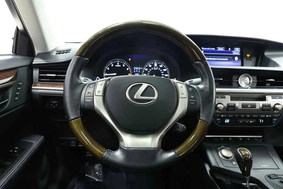 2015 Lexus ES 6th Gen - Image 19 of 20