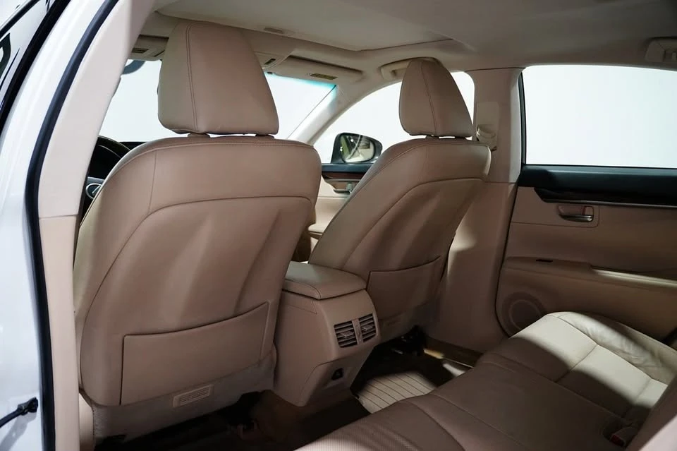 2015 Lexus ES 6th Gen - Image 19 of 20