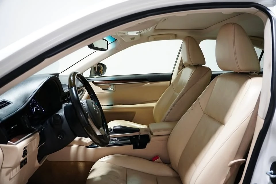 2015 Lexus ES 6th Gen - Image 17 of 20