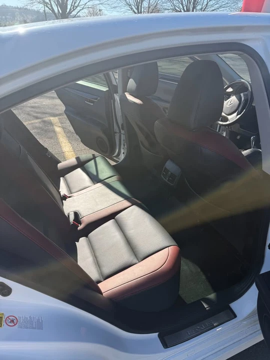 2015 Lexus ES 6th Gen - Image 9 of 10