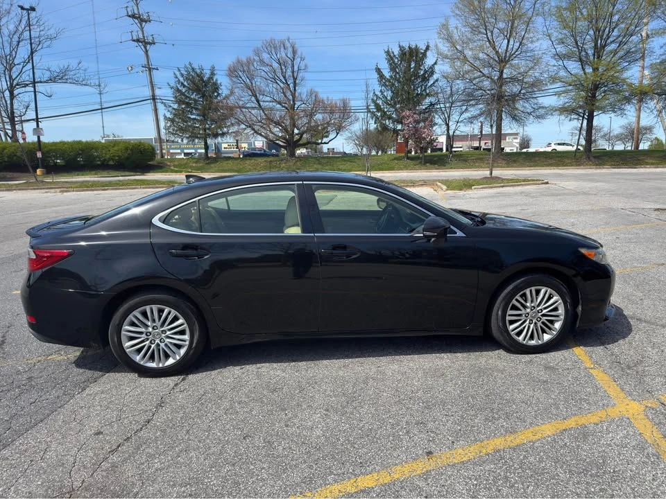 2015 Lexus ES 6th Gen - Image 9 of 20