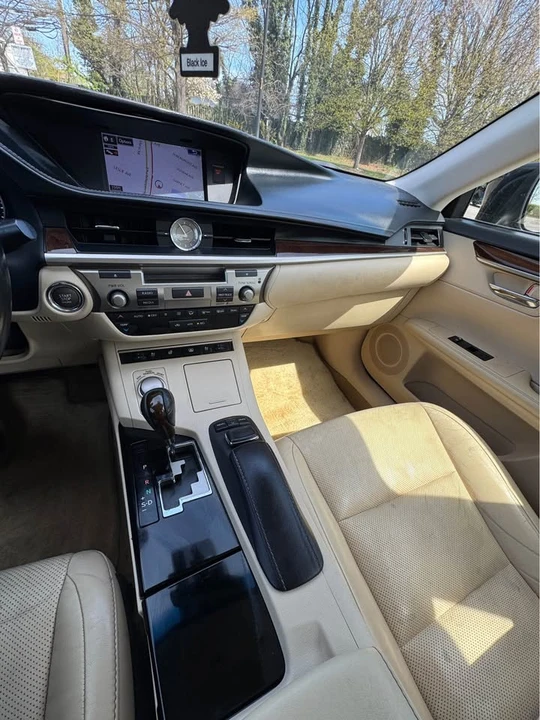 2015 Lexus ES 6th Gen - Image 19 of 20