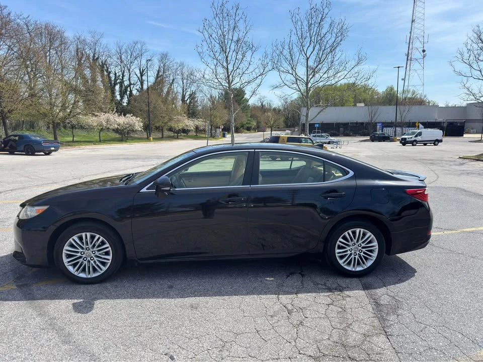 2015 Lexus ES 6th Gen - Image 8 of 20