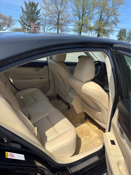 2015 Lexus ES 6th Gen - Image 15 of 20