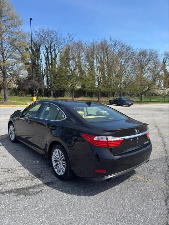 2015 Lexus ES 6th Gen - Image 7 of 20