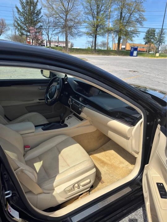 2015 Lexus ES 6th Gen - Image 14 of 20