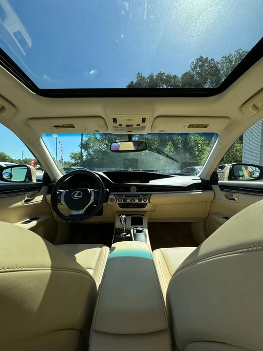 2015 Lexus ES 6th Gen - Image 15 of 16