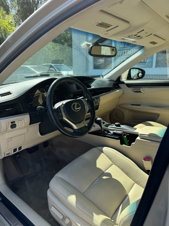 2015 Lexus ES 6th Gen - Image 7 of 16