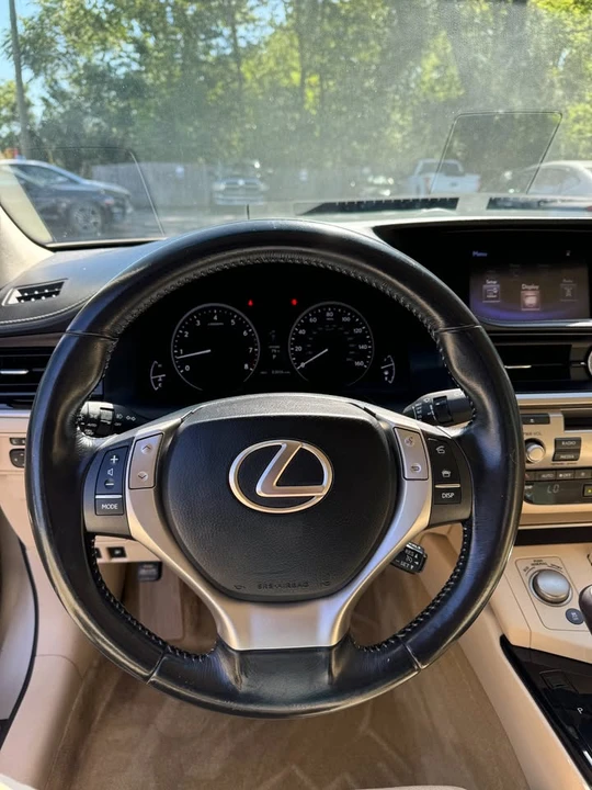2015 Lexus ES 6th Gen - Image 8 of 16