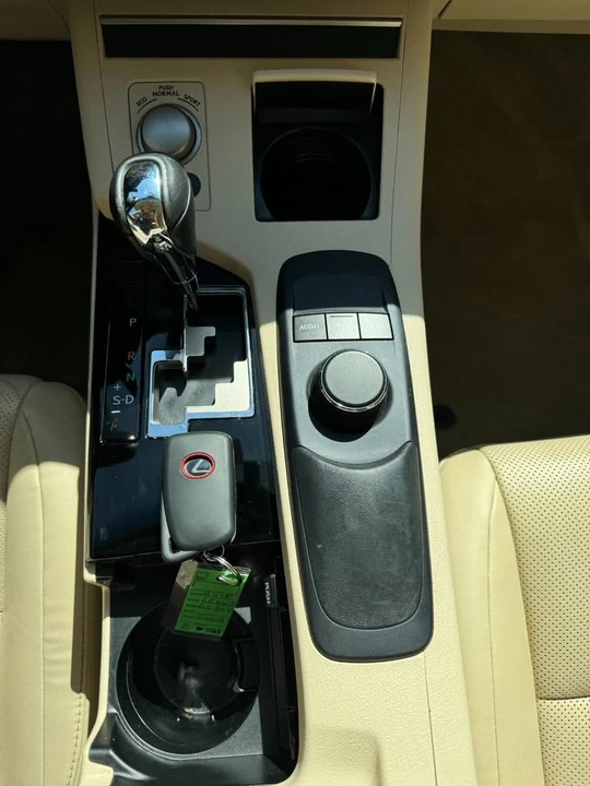 2015 Lexus ES 6th Gen - Image 10 of 16