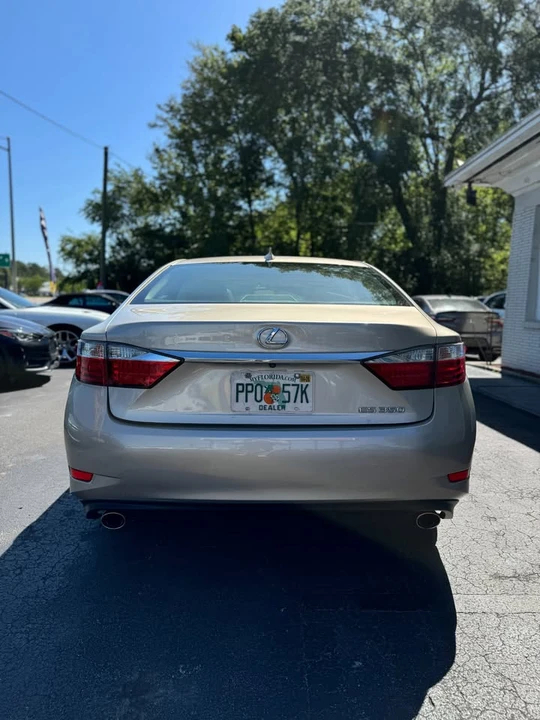 2015 Lexus ES 6th Gen - Image 4 of 16