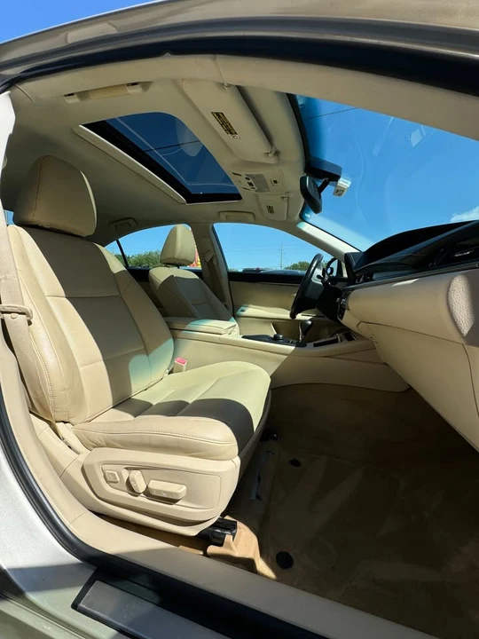 2015 Lexus ES 6th Gen - Image 13 of 16