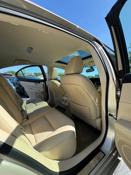 2015 Lexus ES 6th Gen - Image 14 of 16