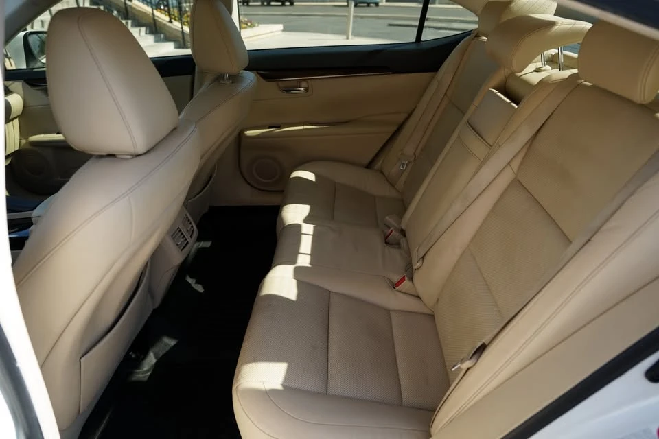 2015 Lexus ES 6th Gen - Image 14 of 20
