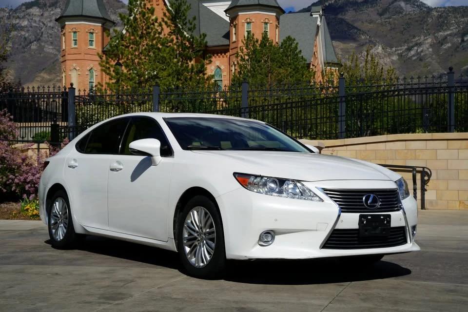 2015 Lexus ES 6th Gen - Image 3 of 20