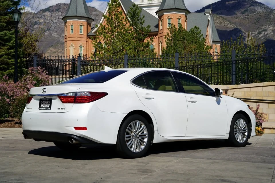 2015 Lexus ES 6th Gen - Image 5 of 20
