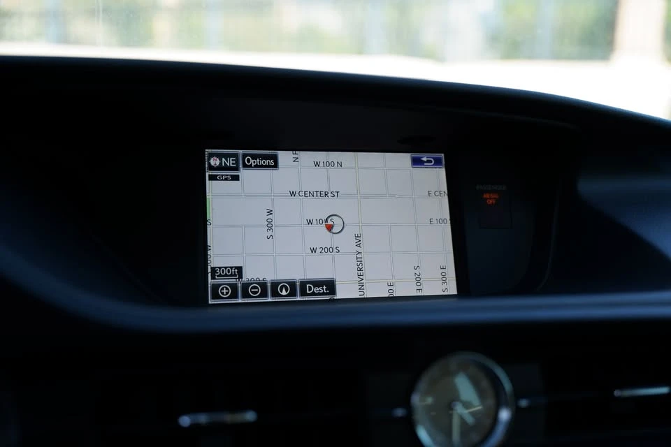 2015 Lexus ES 6th Gen - Image 17 of 20