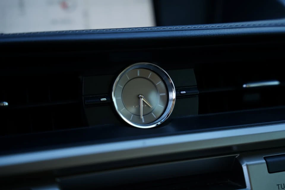 2015 Lexus ES 6th Gen - Image 16 of 20