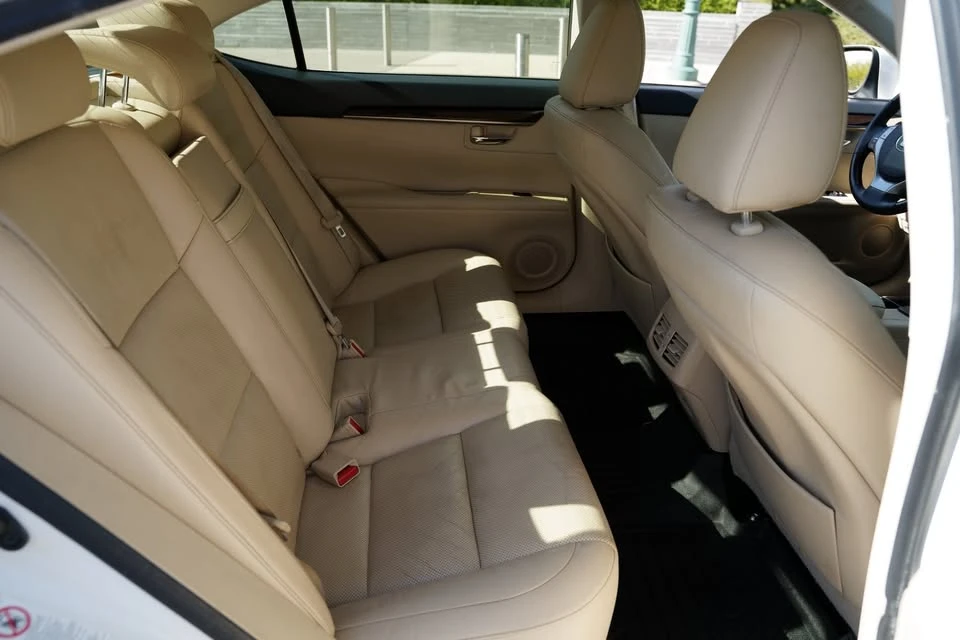 2015 Lexus ES 6th Gen - Image 15 of 20