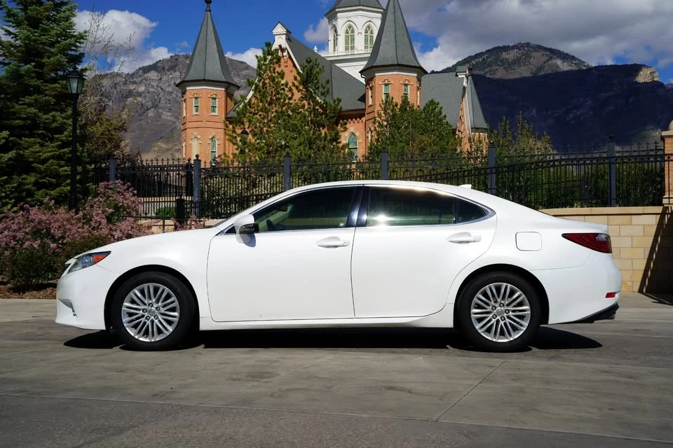 2015 Lexus ES 6th Gen - Image 8 of 20