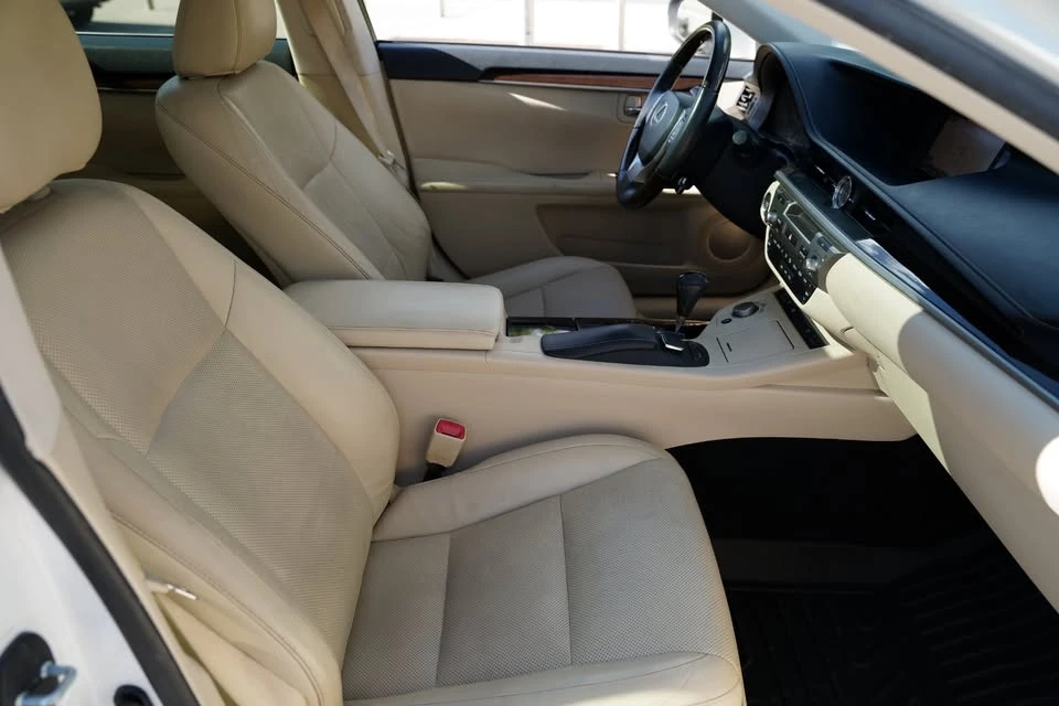 2015 Lexus ES 6th Gen - Image 11 of 20