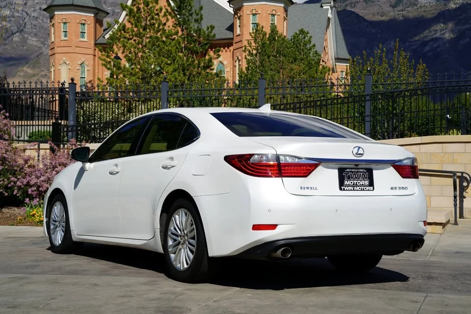 2015 Lexus ES 6th Gen - Image 7 of 20