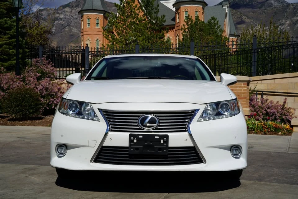 2015 Lexus ES 6th Gen - Image 2 of 20