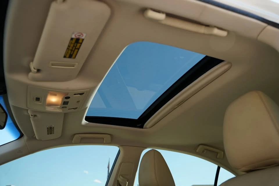 2015 Lexus ES 6th Gen - Image 10 of 20