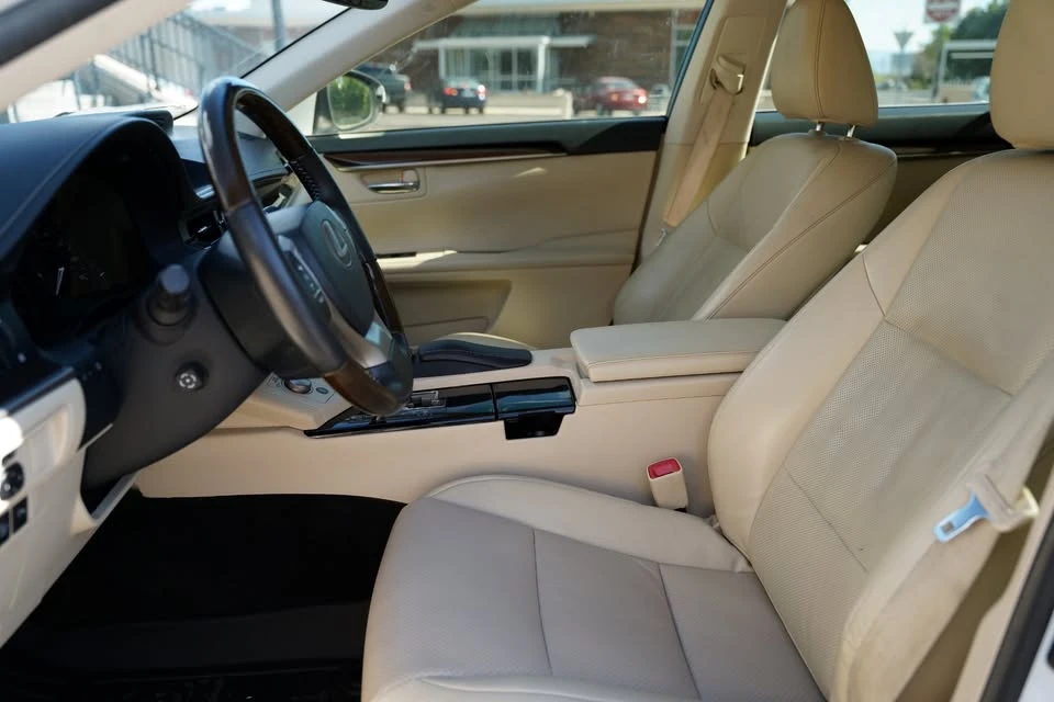 2015 Lexus ES 6th Gen - Image 9 of 20