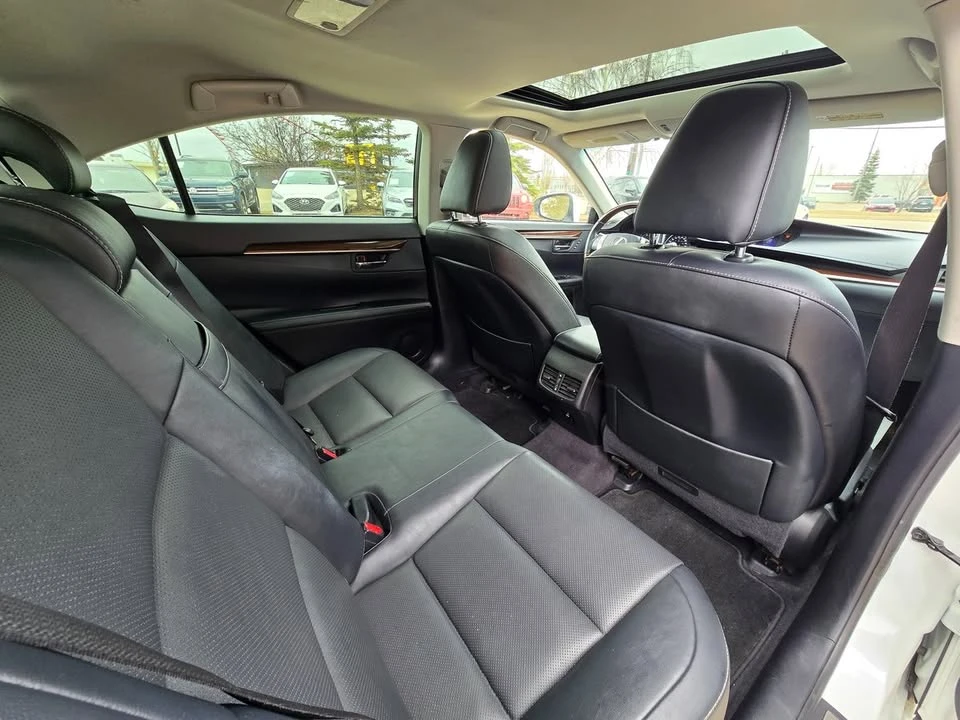 2015 Lexus ES 6th Gen - Image 9 of 19