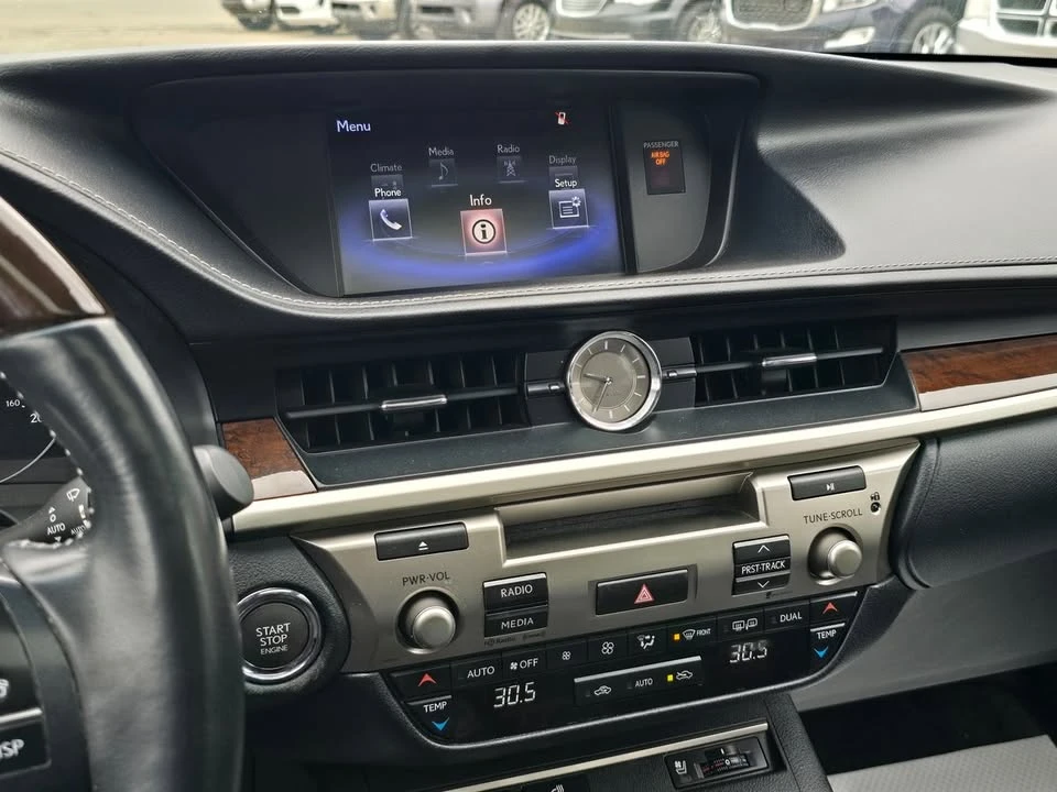 2015 Lexus ES 6th Gen - Image 13 of 19