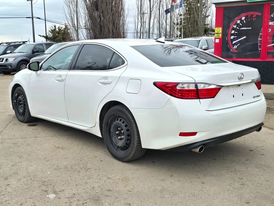 2015 Lexus ES 6th Gen - Image 3 of 19