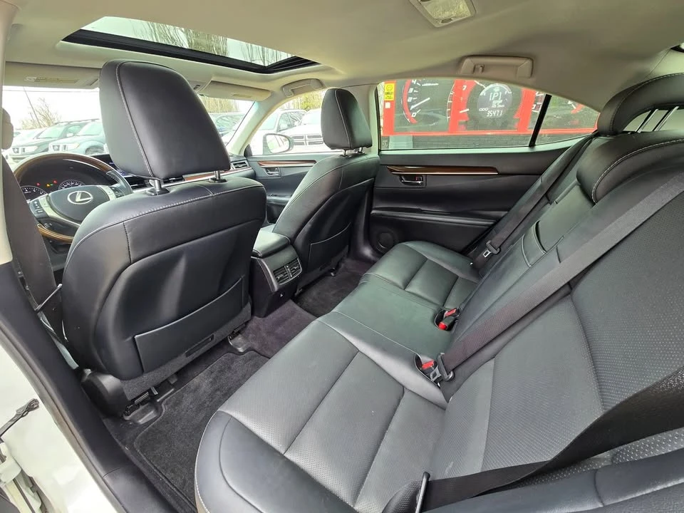 2015 Lexus ES 6th Gen - Image 11 of 19