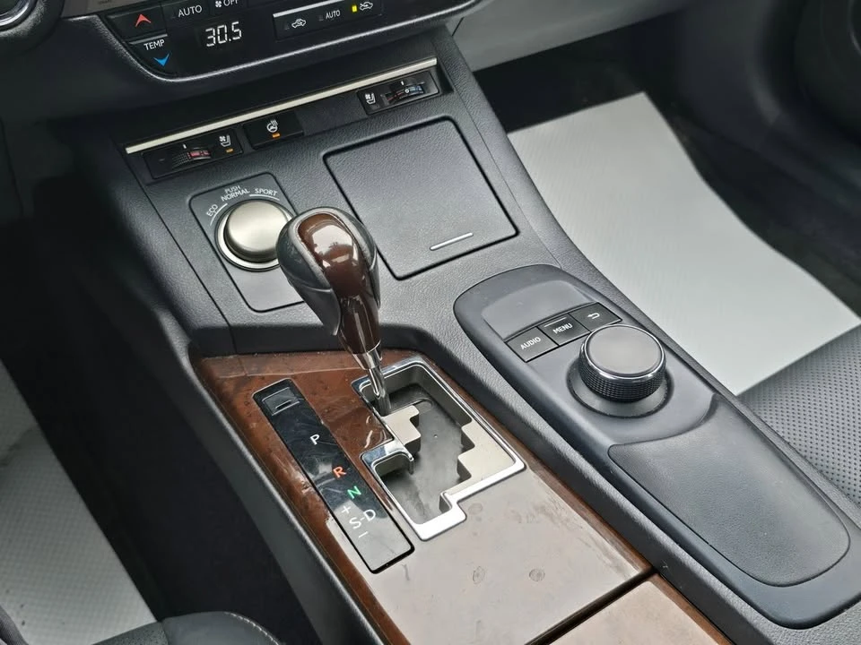 2015 Lexus ES 6th Gen - Image 14 of 19